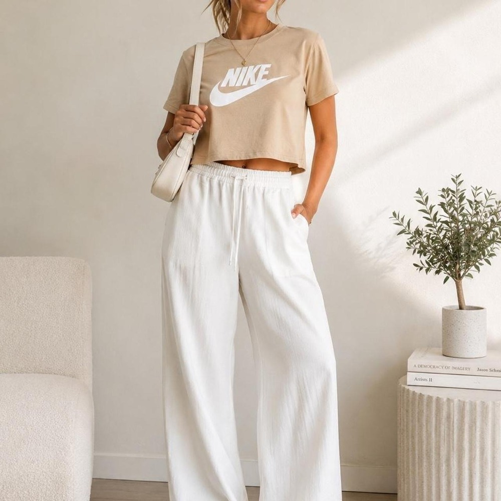 Nike Sportswear Essential Crop Futura T-Shirt